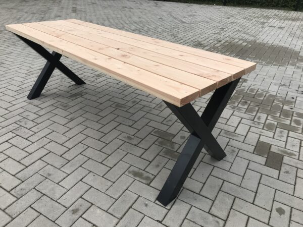 Douglas Tuintafel met Stalen X poten