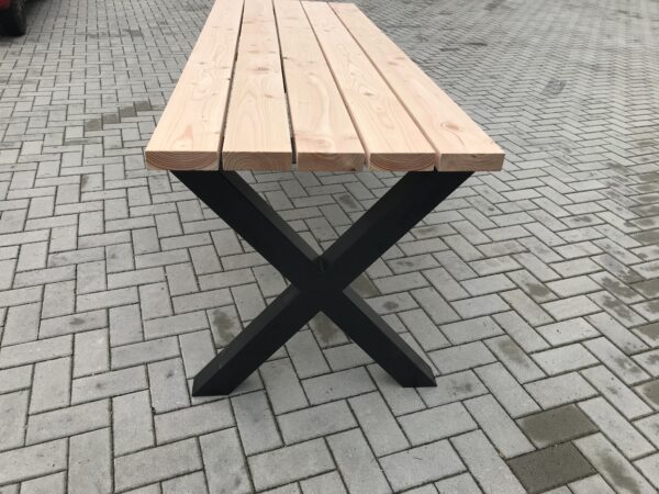 Douglas Tuintafel met Stalen X poten